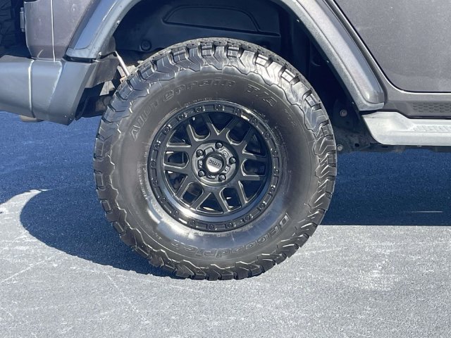 Used 2018 Jeep Wrangler Unlimited Sahara AWD/4WD image 9