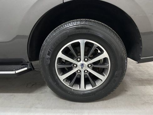 Used 2019 Ford Expedition XLT w/ Equipment Group 202A AWD/4WD image 65
