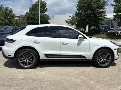 Used 2022 Porsche Macan AWD/4WD image 2