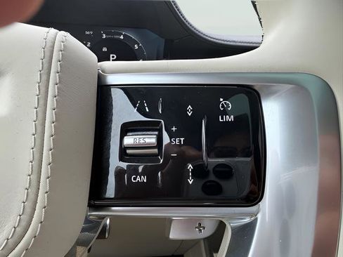 Certified 2023 Land Rover Range Rover SE image 16