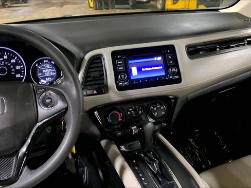 Used 2022 Honda HR-V LX image 6