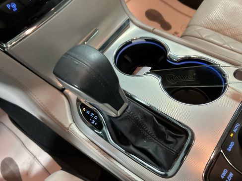 Used 2020 Jeep Grand Cherokee Summit image 20