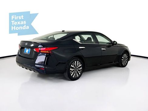 Used 2025 Nissan Altima 2.5 SV FWD image 7