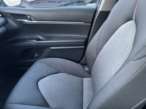 Certified 2018 Toyota Camry LE image 21