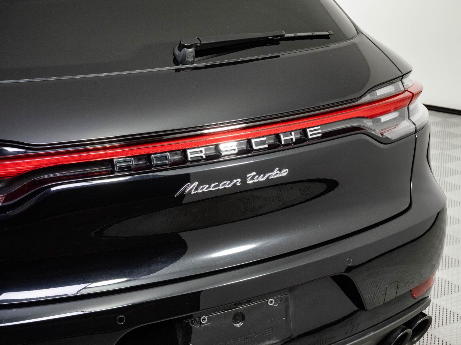 Used 2021 Porsche Macan Turbo AWD/4WD image 37
