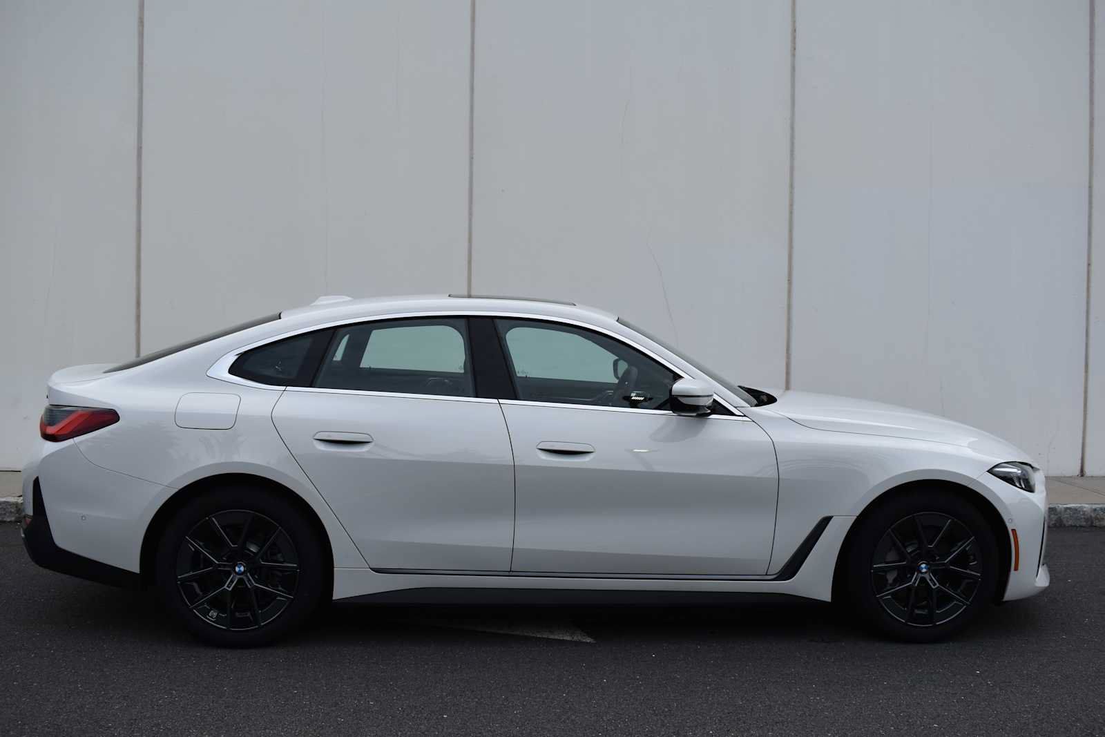 Used 2026 BMW i4 xDrive40i w/ Premium Package AWD/4WD image 4