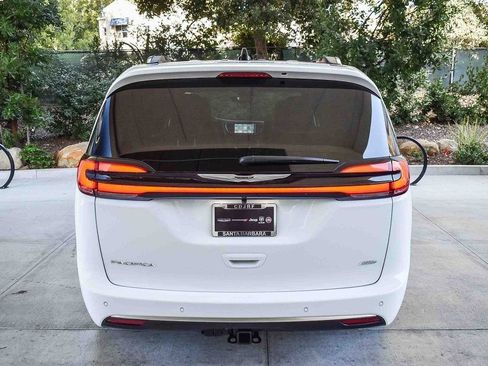 New 2026 Chrysler Pacifica Pinnacle w/ Trailer Tow Group AWD/4WD image 5
