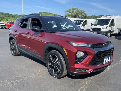 Used 2023 Chevrolet TrailBlazer RS w/ Sun and Liftgate Package FWD image 7