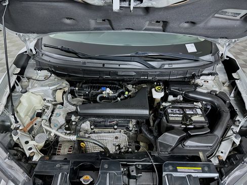 Used 2018 Nissan Rogue SV AWD/4WD image 32