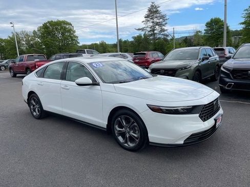 Used 2023 Honda Accord EX image 2