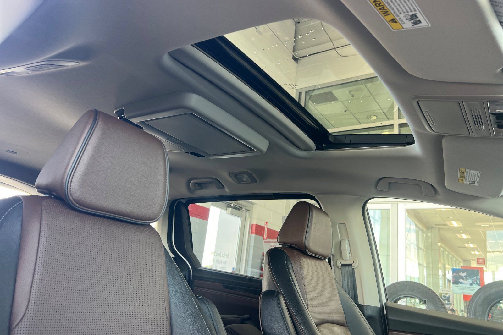 Used 2025 Honda Odyssey Elite image 16