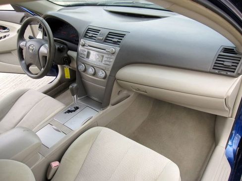 Used 2011 Toyota Camry LE image 22
