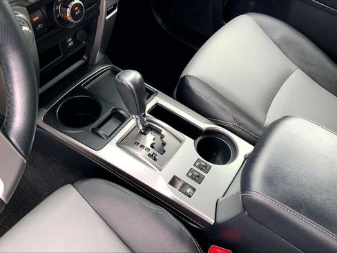 Used 2018 Toyota 4Runner SR5 Premium RWD image 15