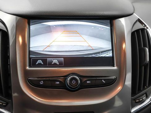 Used 2017 Chevrolet Cruze LT image 7