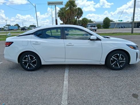 Used 2025 Nissan Sentra SV FWD image 2