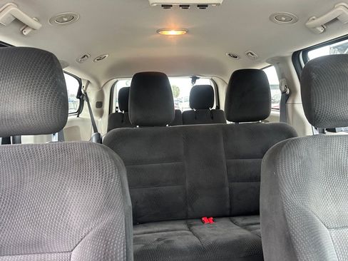 Used 2017 Dodge Grand Caravan SE w/ UConnect Hands-Free Group FWD image 18