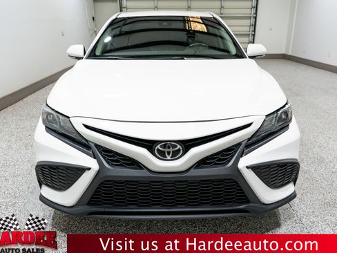 Used 2024 Toyota Camry SE image 7