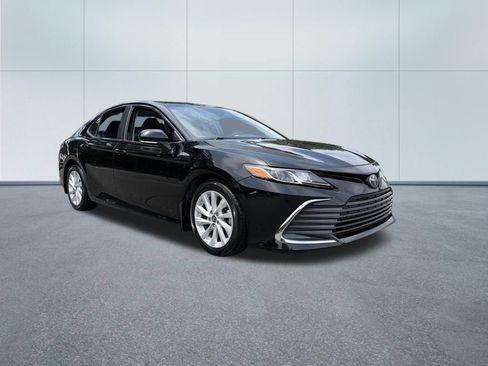 Used 2022 Toyota Camry LE w/ Convenience Package FWD image 4