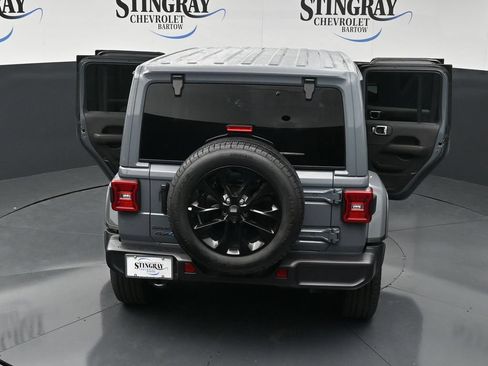 Used 2025 Jeep Wrangler Unlimited Sahara AWD/4WD image 38