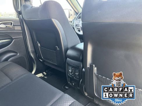 Used 2019 Jeep Grand Cherokee Laredo AWD/4WD image 13