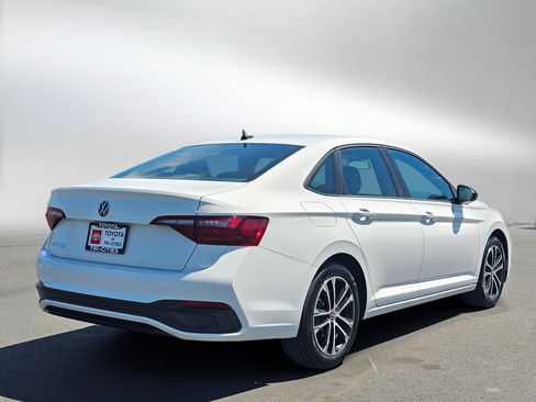 Used 2022 Volkswagen Jetta Sport FWD image 5