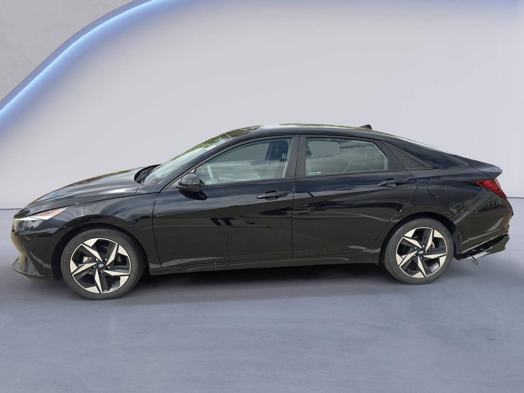 Used 2023 Hyundai Elantra SEL w/ Convenience Package FWD image 2