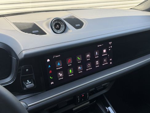 Used 2025 Porsche Cayenne Turbo image 25