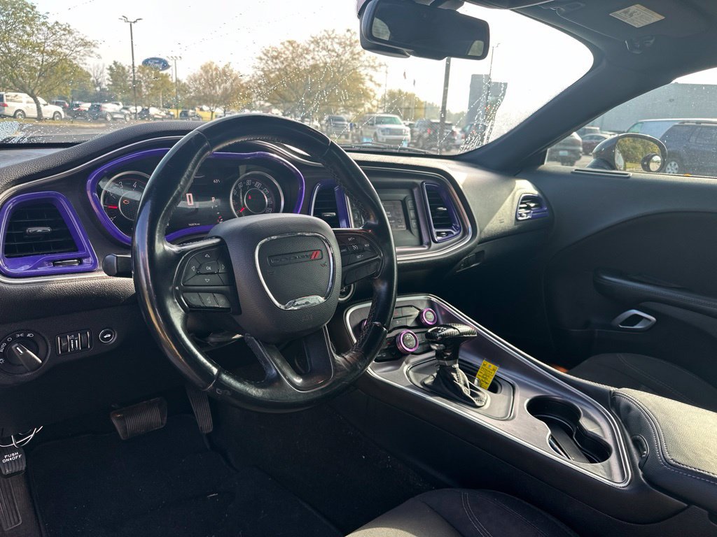 Used 2015 Dodge Challenger SXT RWD image 9