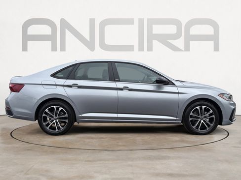 Used 2025 Volkswagen Jetta Sport image 11