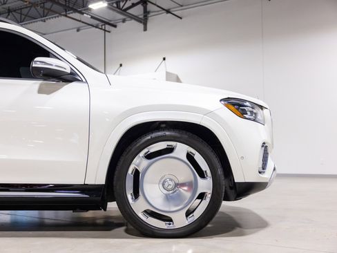 Used 2024 Mercedes-Benz Maybach GLS 600 4MATIC image 21