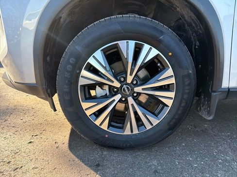 Used 2023 Nissan Rogue SV w/ SV Premium B Package image 31