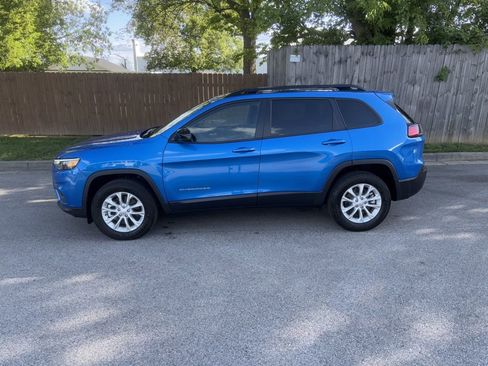 Used 2022 Jeep Cherokee Latitude Lux w/ Sun & Sound Group AWD/4WD image 2