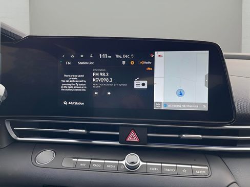 New 2025 Hyundai Elantra Limited image 30