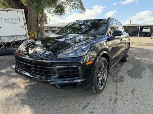 Used 2023 Porsche Cayenne S image 2