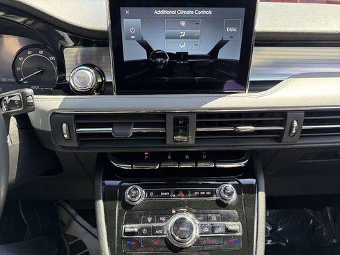 Used 2021 Lincoln Corsair AWD image 17