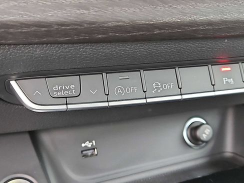 Used 2023 Audi A4 2.0T Premium w/ Convenience Package image 19