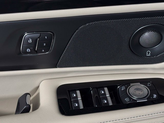 Used 2025 Lincoln Nautilus Reserve AWD/4WD image 16