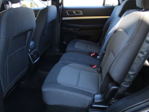 Used 2017 Ford Explorer XLT AWD/4WD image 9
