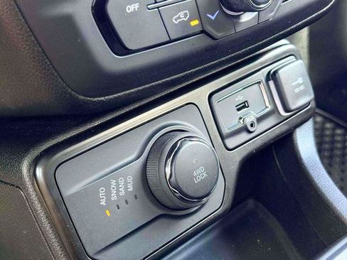 Certified 2023 Jeep Renegade Limited AWD/4WD image 31