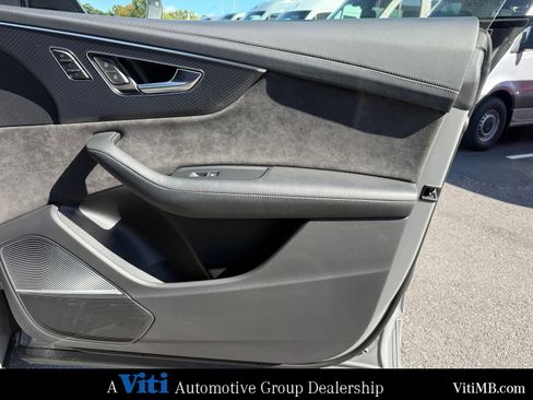 Used 2022 Audi RS Q8 image 29