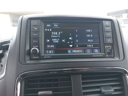 Used 2019 Dodge Grand Caravan SE image 24