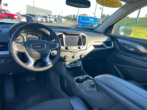 Used 2023 GMC Terrain SLT image 16