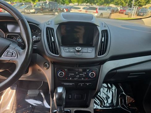 Used 2019 Ford Escape SEL FWD image 17