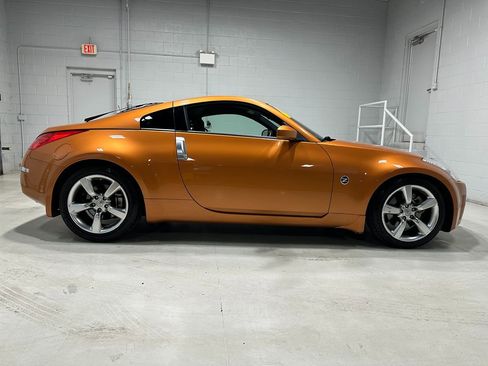 Used 2006 Nissan 350Z w/ (N93) Cargo Convenience Pkg image 2