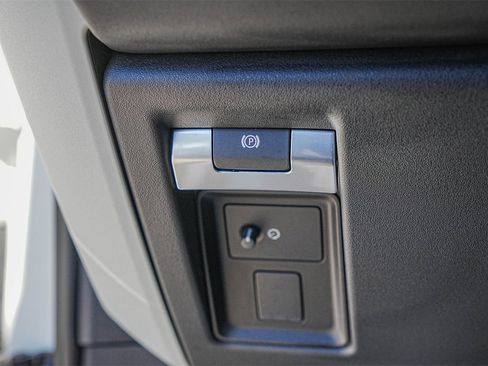 Used 2024 Land Rover Defender 130 X-Dynamic SE image 20