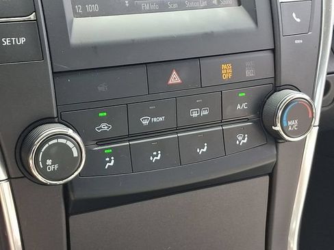Used 2017 Toyota Camry SE FWD image 14