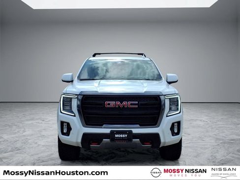 Used 2024 GMC Yukon XL AT4 w/ Technology Package AWD/4WD image 3