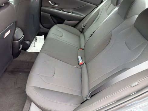 New 2026 Hyundai Elantra SE FWD image 21