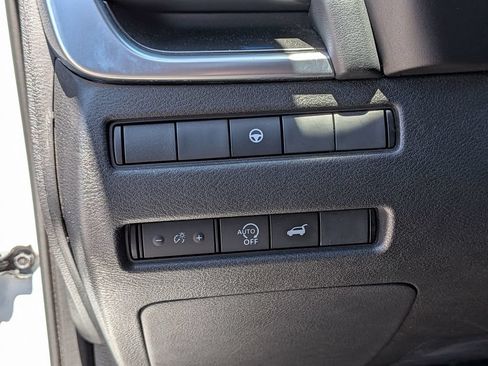 Used 2024 Nissan Rogue SV AWD/4WD image 18