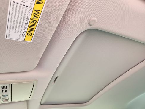 Used 2018 Honda Accord Touring image 24